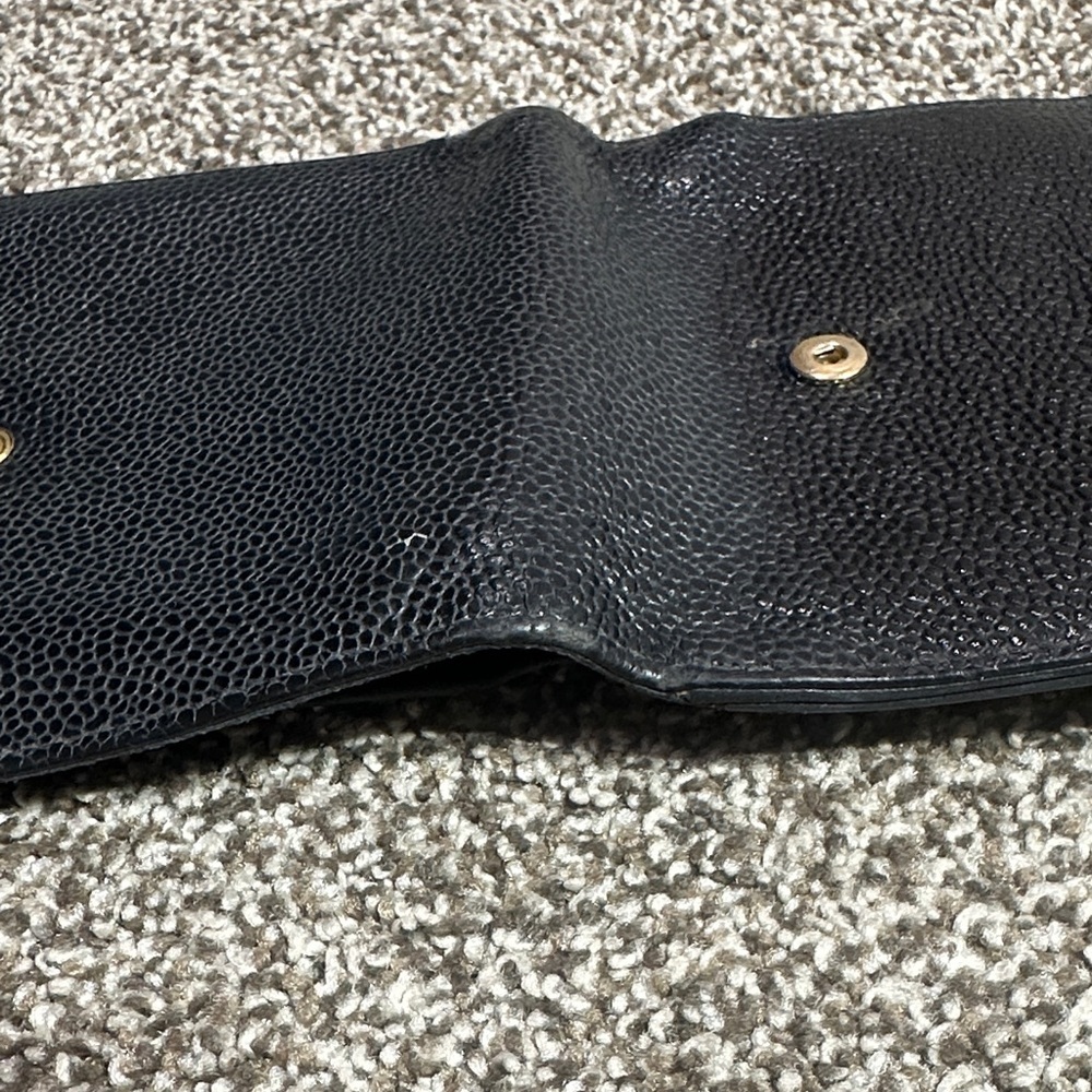 CHANEL AUTHENTIC Black Caviar Leather Card Holder with Embossed CC - Picture 10 of 16